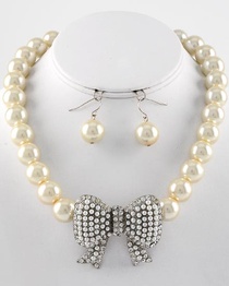 {Fashion Tip} Cleaning your Faux Jewelry
