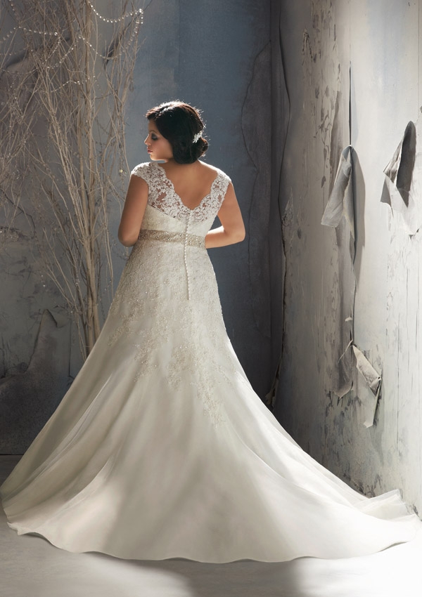 plus size bride, plus size bridal dress, mori lee-juliette