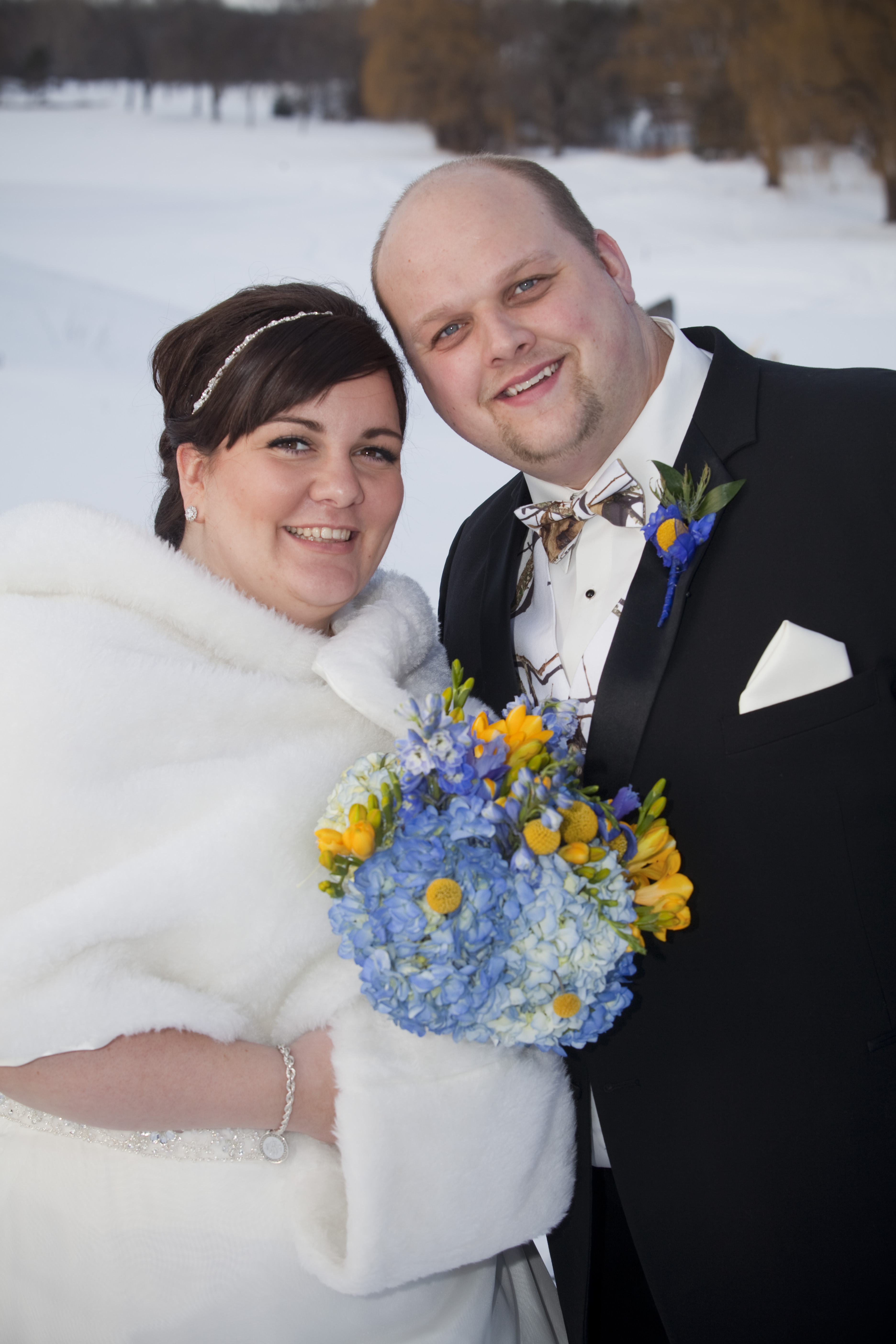 {Real Plus Size Wedding} Gorgeous Winter Wedding in Minnesota | Micheal Murray Photography