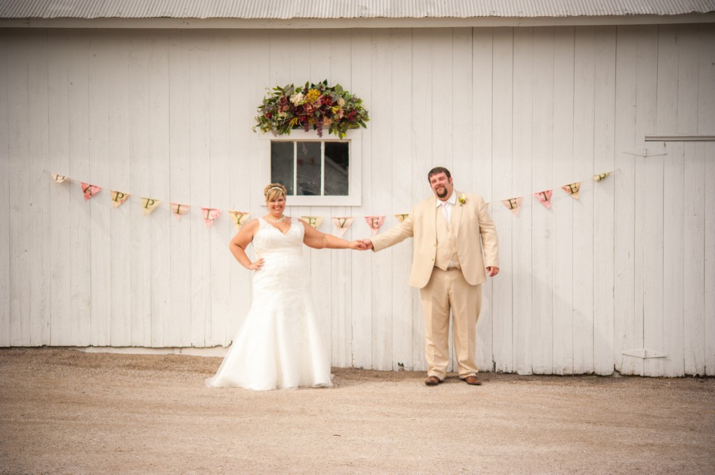 {Real Plus Size Wedding} Farm Vintage Chic in Missouri | Rebekah Wright Photography