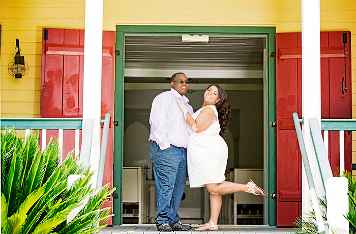 {Real Curvy Engagement} Front Porch Love in Lousiana | Tina Lation