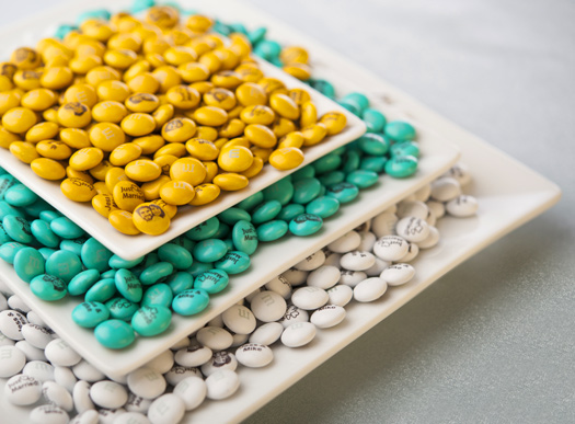 3 Ways to Include M&M's in your Wedding - The Pretty Pear Bride - Plus Size  Bridal Magazine