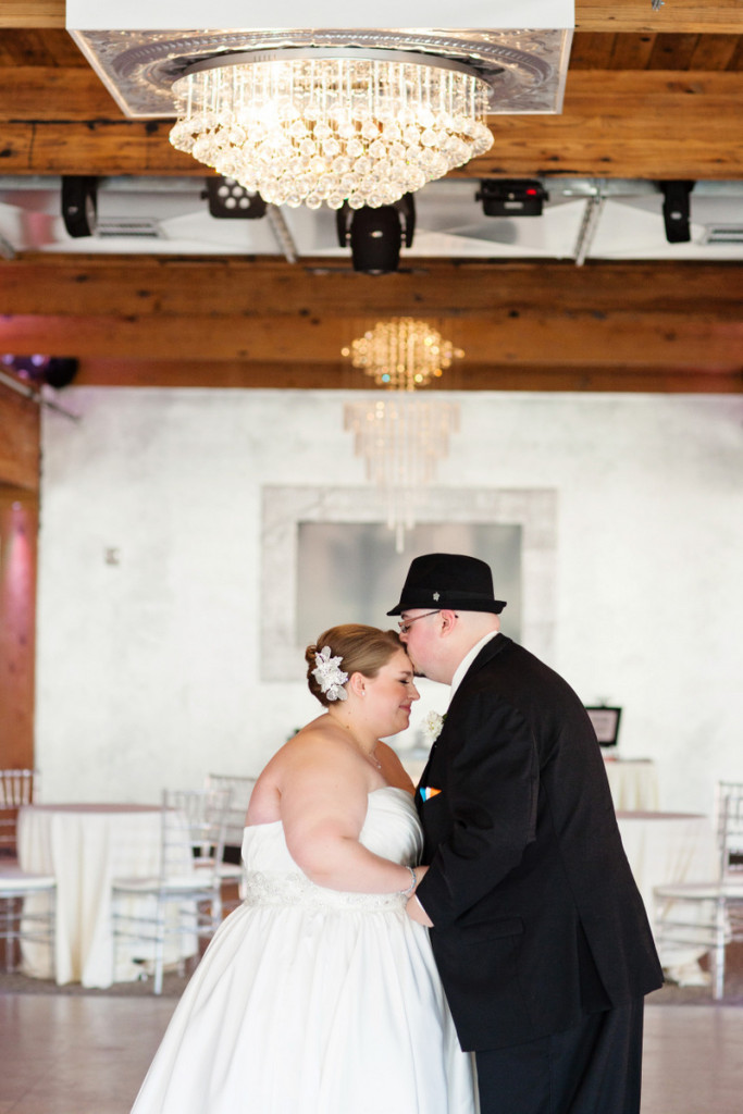 {Real Plus Size Wedding} Elegant and Chic Affair in Minnesota | J. Stoia Portrait Design