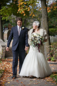 Gorgeous plus size bride in a fall garden wedding with a brunch reception