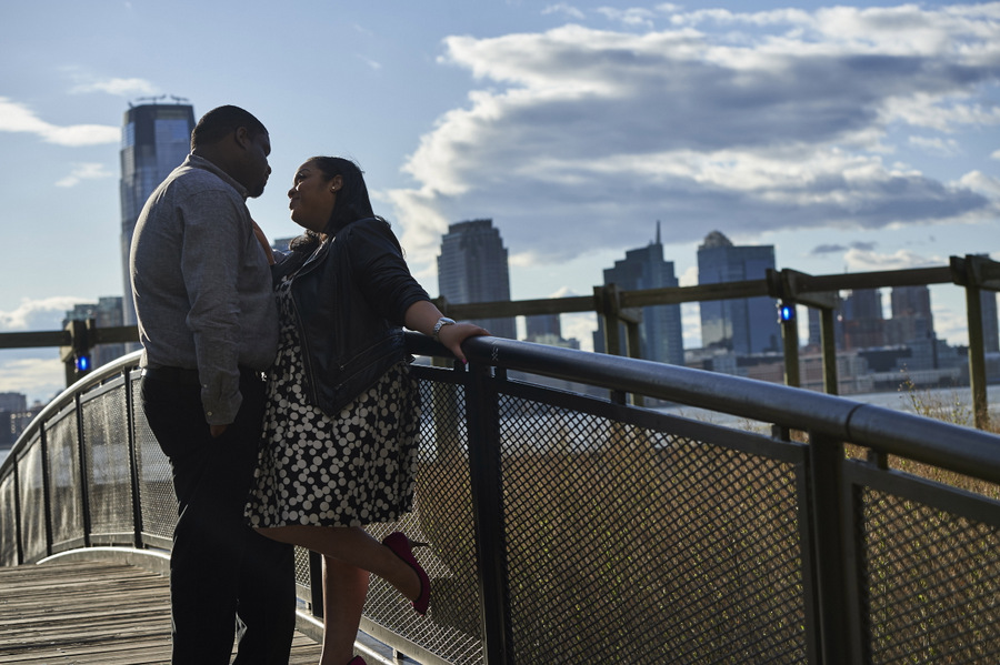 {Curvy Engagement} Battery Park Engagement | Pretty Pear Bride 