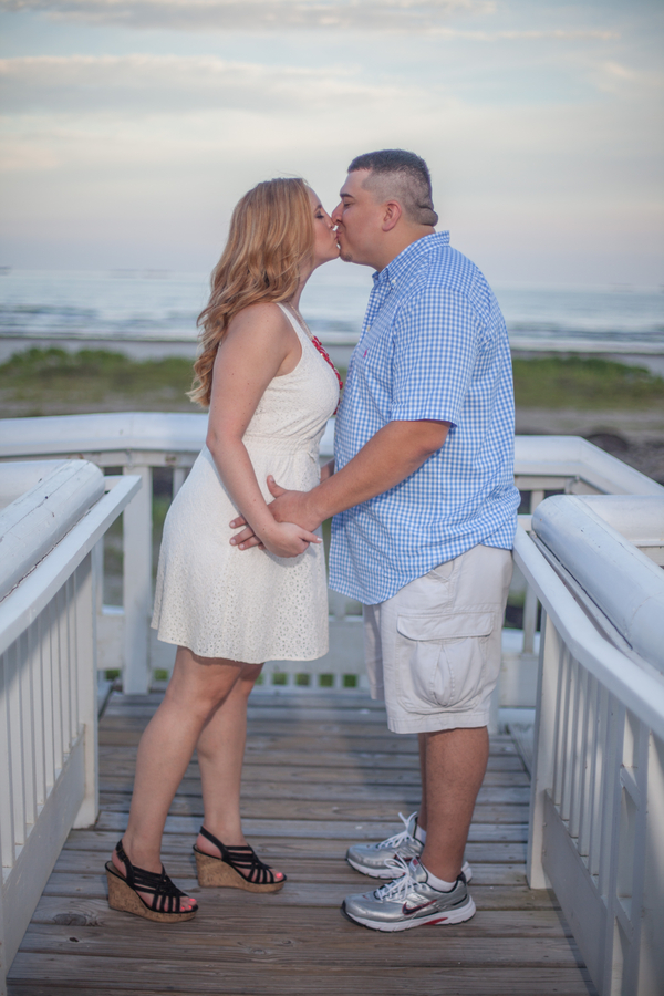 {Real Curvy Engagement} Engagement with a Modern Twist | Stacy Anderson Photography