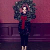Melissa McCarthy’s New Holiday Ads for her Seven7 Collection