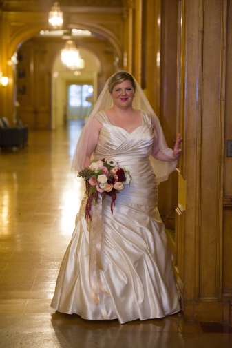 {Plus Size Real Wedding} Champagne and Blue Wedding at University of Illinois | Mark Romine Photography | Pretty Pear Bride
