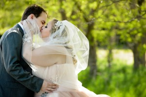 {Real Plus Size Wedding} Pretty in Pink Winery Wedding in Ontario | HRM Photography | Pretty Pear Bride