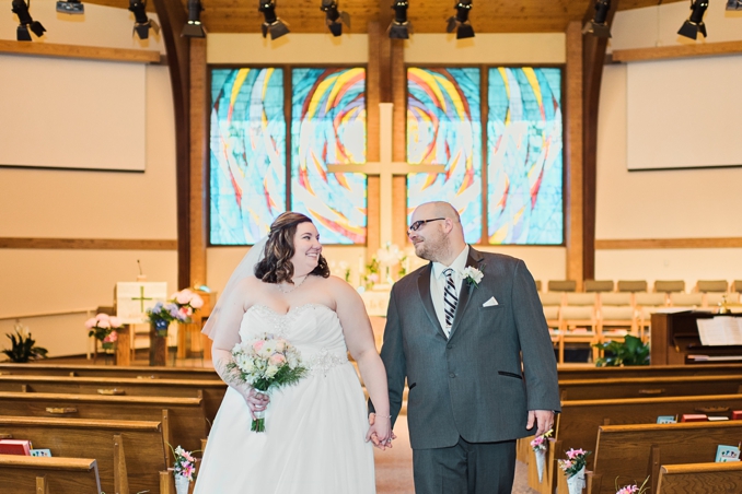 Real Wedding | Pastel Wedding in Wisconsin | Larissa Marie Photography | Pretty Pear Bride