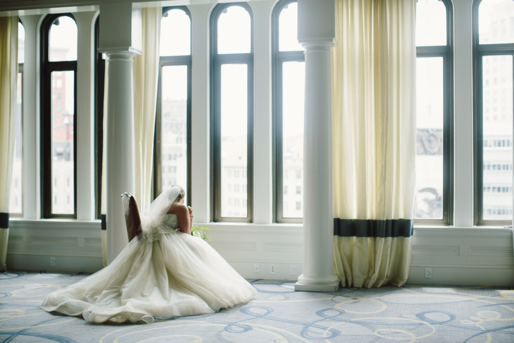 REAL WEDDING | Indianapolis Downtown Wedding | Jennifer Van Elk Photography | Pretty Pear Bride