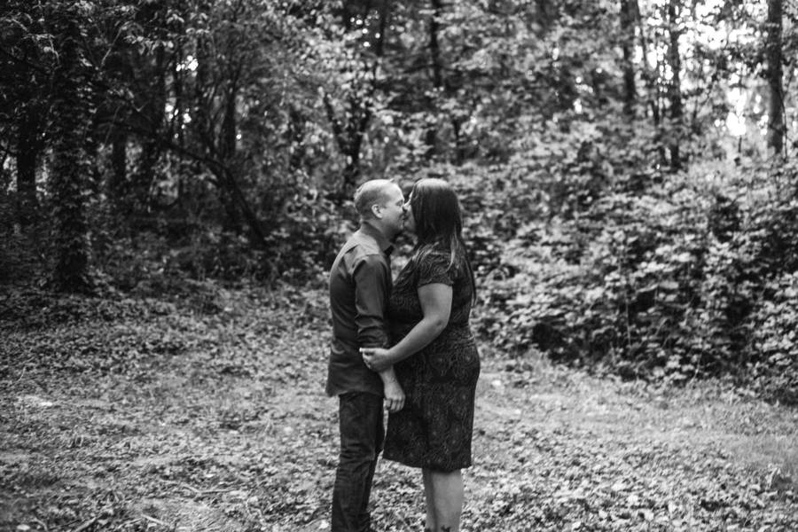 STYLED SHOOT | Romantic Anniversary Couples Session in Tacoma WA | Markie Jones Photography LLC | Pretty Pear Bride