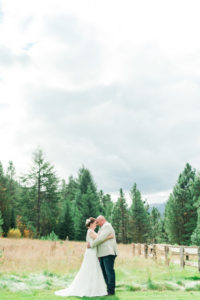 REAL WEDDING | Pine River Ranch Wedding in Washington | Misty C. Photography | Pretty Pear Bride
