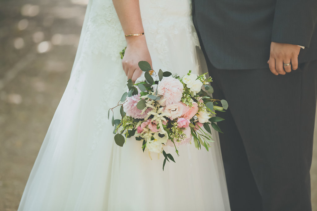 REAL WEDDING | DIY OUTDOOR WEDDING IN CALIFORNIA | David Nget Photography | Pretty Pear Bride