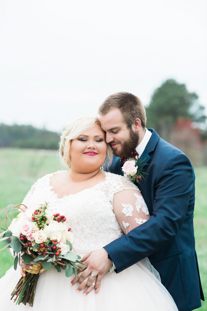REAL WEDDING | Rustic Chic Red, Blue and Pink Outdoor Georgia Wedding | Valimont Photography | Pretty Pear Bride