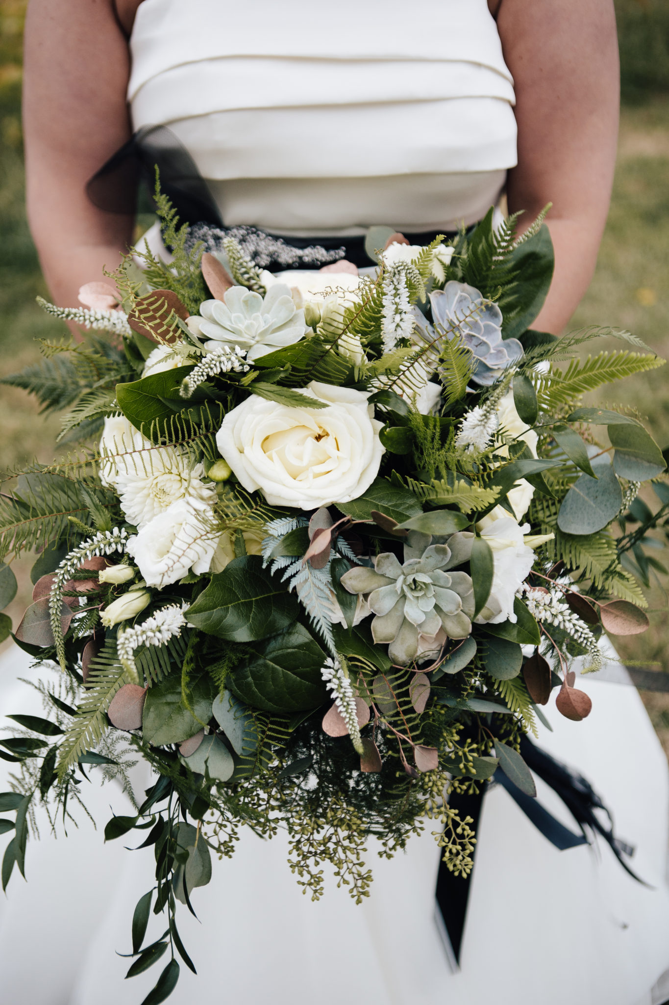 REAL WEDDING | Black, White and Copper Wedding in Maryland | Amanda Sutton Photography | Pretty Pear Bride