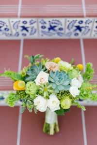 REAL WEDDING | Modern Rustic Wedding with Green, White and Pops of Peach | Kaysha Weiner | Pretty Pear Bride