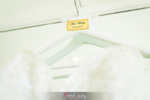 REAL WEDDING | WHITE, GOLD AND COBALT JAMAICAN DESTINATION WEDDING | Merrick Cousley Photography | Pretty Pear Bride