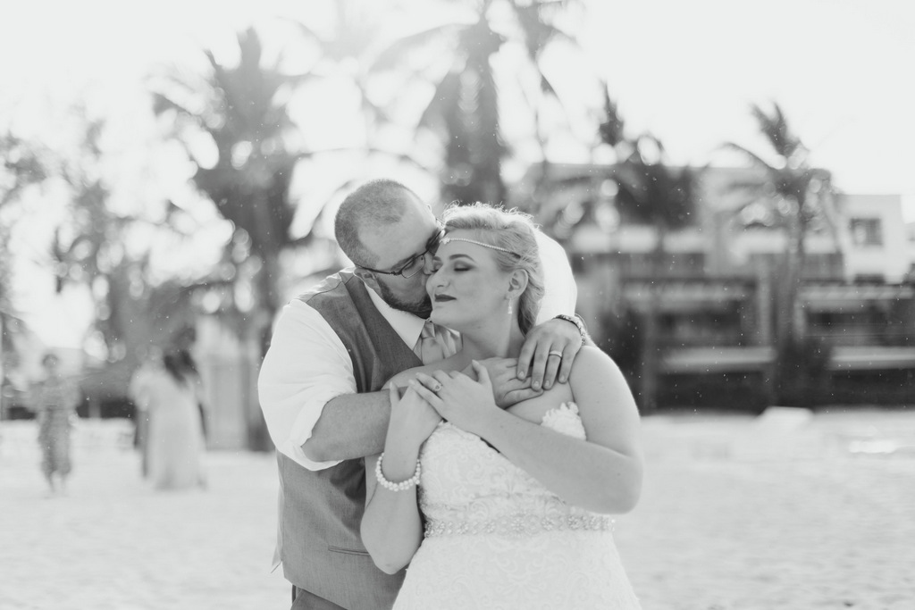 REAL WEDDING | Blue, Gold and White Destination Wedding | Karina Jensen | Pretty Pear Bride