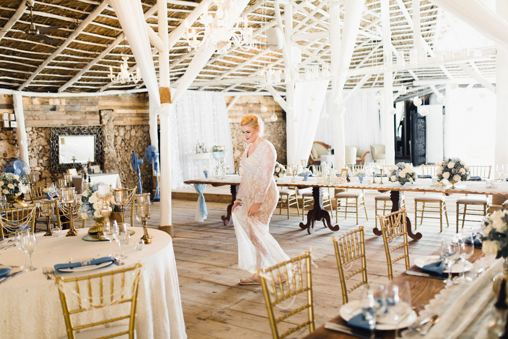 REAL WEDDING | Blue, Gold and White Destination Wedding | Karina Jensen | Pretty Pear Bride