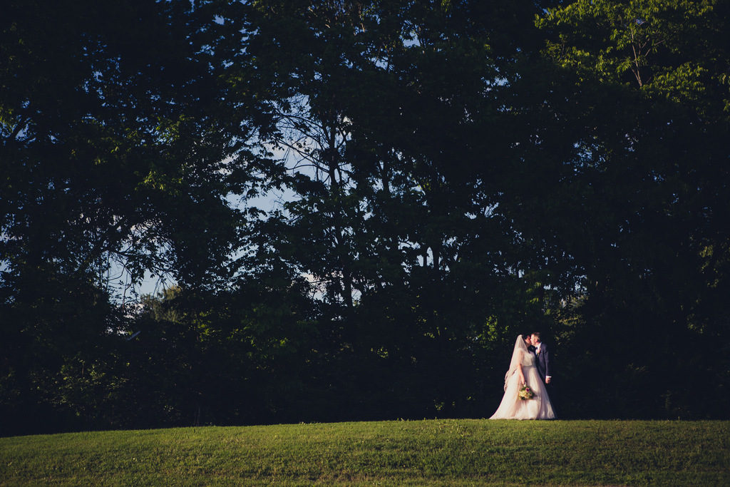 REAL WEDDING | Romantic Country Wedding in Nashville | Jon Reindl Photography | Pretty Pear Bride
