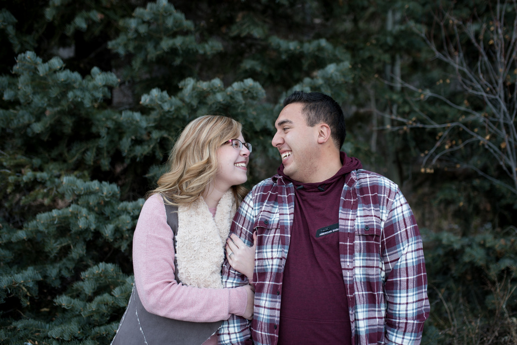 ENGAGEMENT | Mountains + Snow = EPIC Snuggle Session | Flying Gull Photography | Pretty Pear Bride