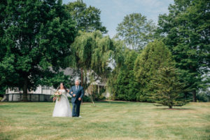 REAL WEDDING | Romantic Backyard Brunch Canadian Wedding | The Right Moments Photography | Pretty Pear Bride