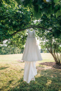 REAL WEDDING | Romantic Backyard Brunch Canadian Wedding | The Right Moments Photography | Pretty Pear Bride