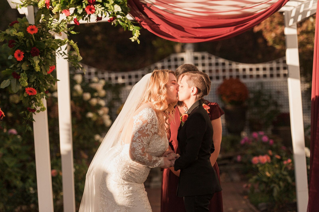 REAL WEDDING | Hints of Fall Massachusetts Wedding | Lightshed Photography Studio | Pretty Pear Bride