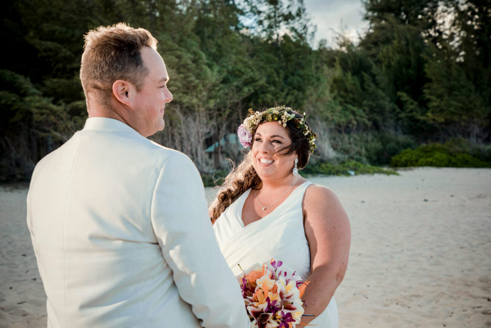 REAL WEDDING | Intimate Hawaiian Wedding | Oahu Pro Photography | Pretty Pear Bride