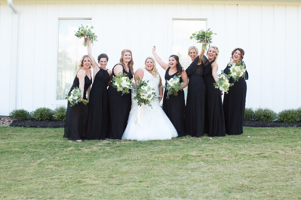 REAL WEDDING | Country Chic in Texas | Amelia Rose Photography | Pretty Pear Bride