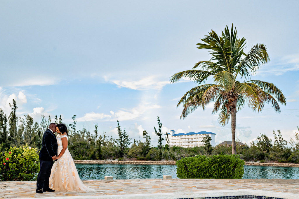 ENGAGEMENT | Elegant Nautical Engagement Session in The Bahamas | Lyndah Wells Photography | Pretty Pear Bride
