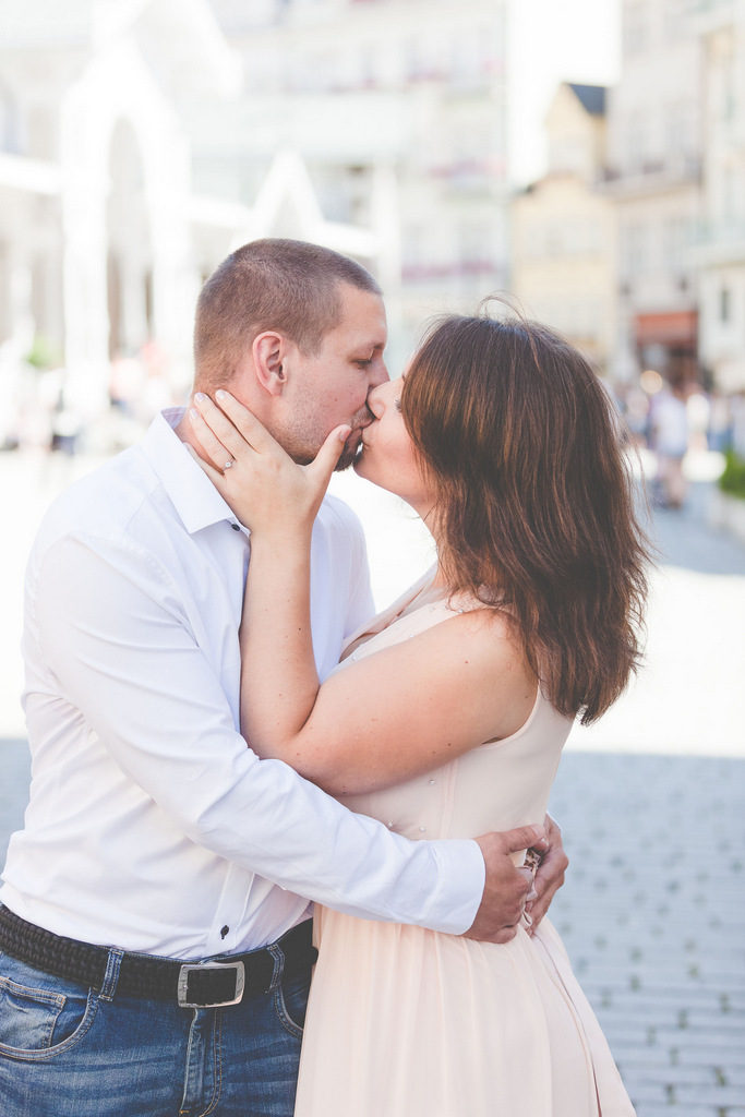 ENGAGEMENT | Europe Engagement Session in Czech Republic | Studio Under The Sky | Pretty Pear Bride