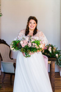 plus size brides, pretty pear bride, ella and oak, plus size wedding dresses