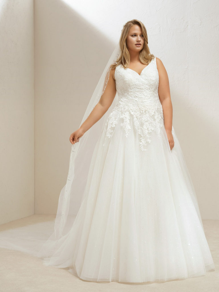 Plus Size Wedding Dress Designer | Pronovias - The Pretty Pear Bride - Plus  Size Bridal Magazine