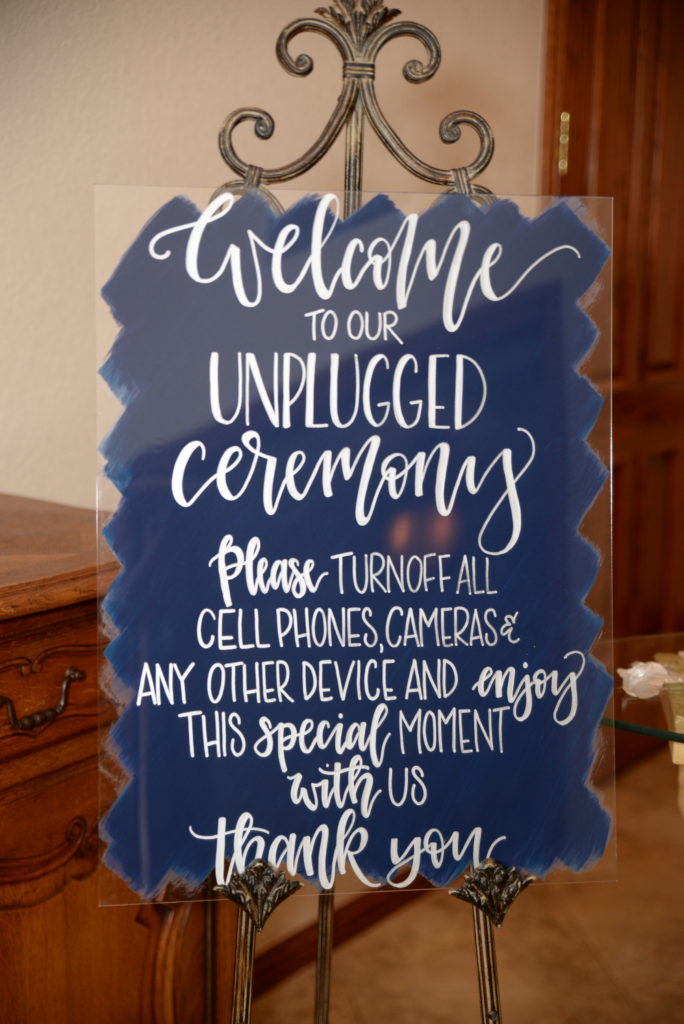 REAL WEDDING - Navy and Gray Wedding Midwest Wedding // Kalee Isenhour Photography | Pretty Pear Bride 