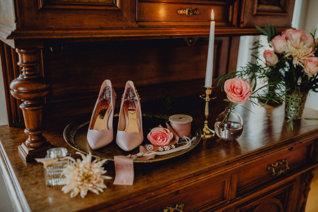 STYLED SHOOT |Dreamy and Modern Inspirational Shoot in Germany | Herzschrift Photography | Pretty Pear Bride 