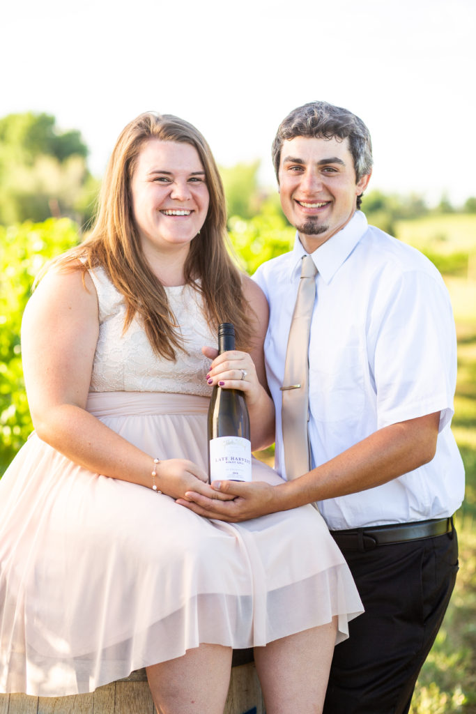 ENGAGEMENT | Blush & Gold Colorado Vineyard Engagement | Lucy Schultz Photography | Pretty Pear Bride 
