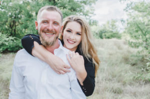 ENGAGEMENT |Outdoor Engagement Session in Texas Nature Preserve | Pretty Pear Bride