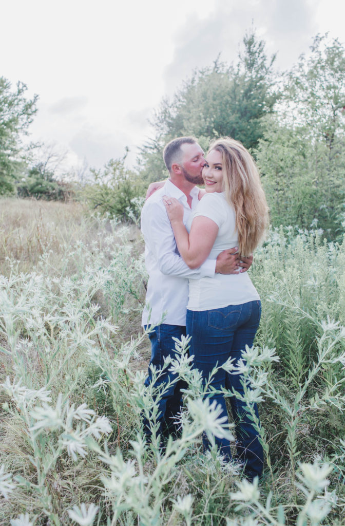 ENGAGEMENT |Outdoor Engagement Session in Texas Nature Preserve | Pretty Pear Bride