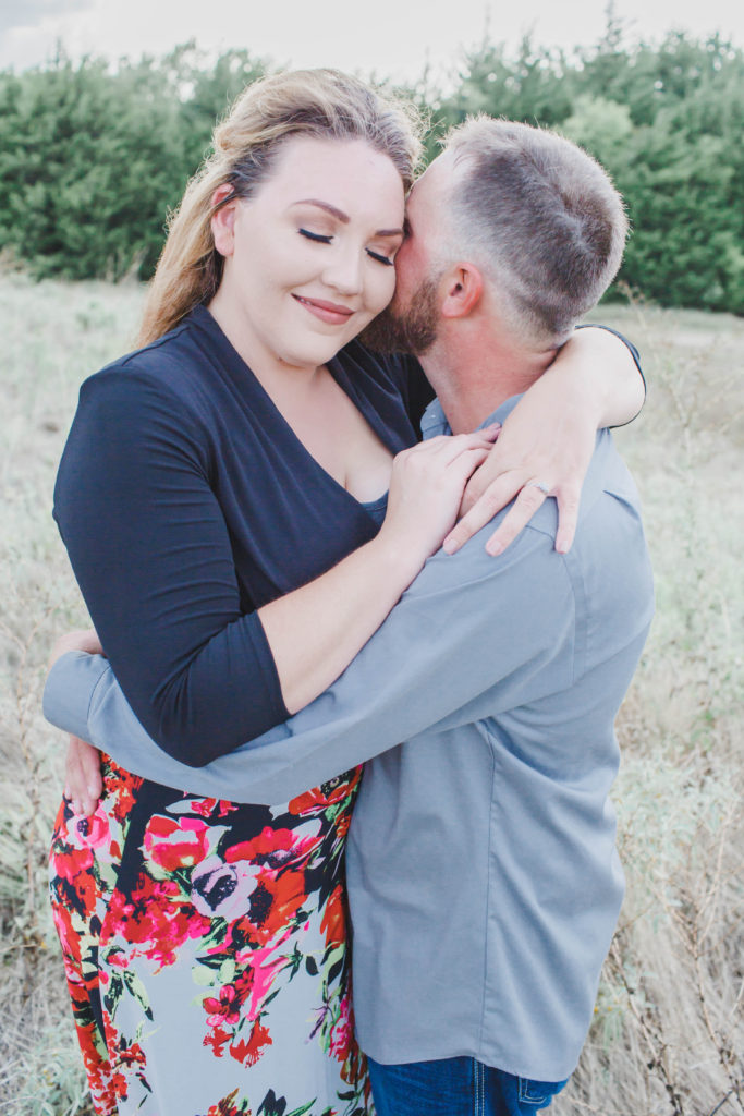 ENGAGEMENT |Outdoor Engagement Session in Texas Nature Preserve | Pretty Pear Bride 
