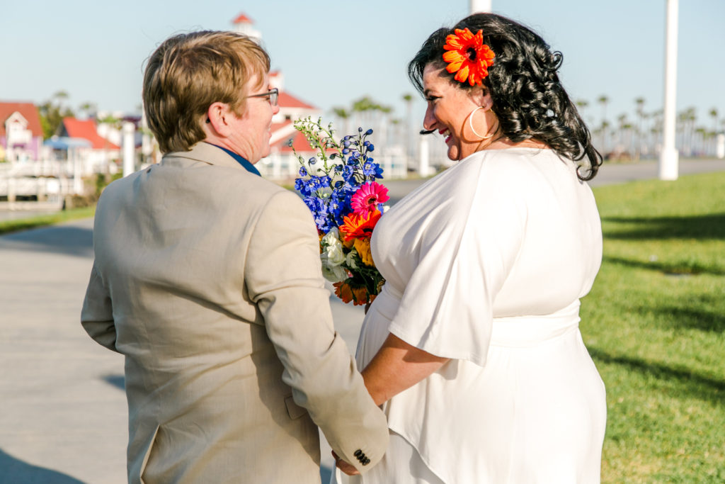 REAL WEDDING |Long Beach Lighthouse Elopement | Jessica Schilling Photography | Pretty Pear Bride 