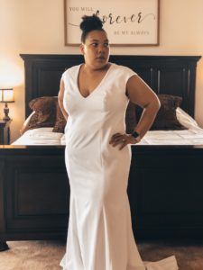 PLANNING | Top 10 Tips to Try On Your Plus Size Wedding Dress at Home | Pretty Pear Bride