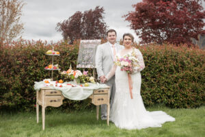 plus size bride, plus size wedding gown, grown, spring bouquet
