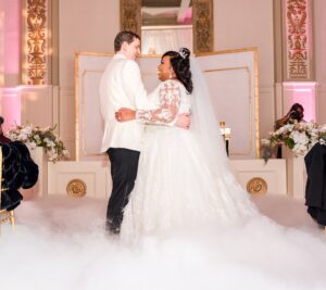 REAL WEDDING |Glam and Regal Memphis Wedding Featuring the Grizzlie's Mascot|Camille Leigh Photography | Pretty Pear Bride