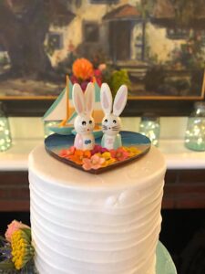 wedding cake, wedding cake with bunnies caketopper