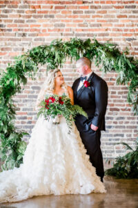 Real Wedding |Christmas Wedding at The Press Room Knoxville|Amanda May Photos | Pretty Pear Bride