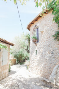 plus size bride, plus size wedding dress, destination wedding