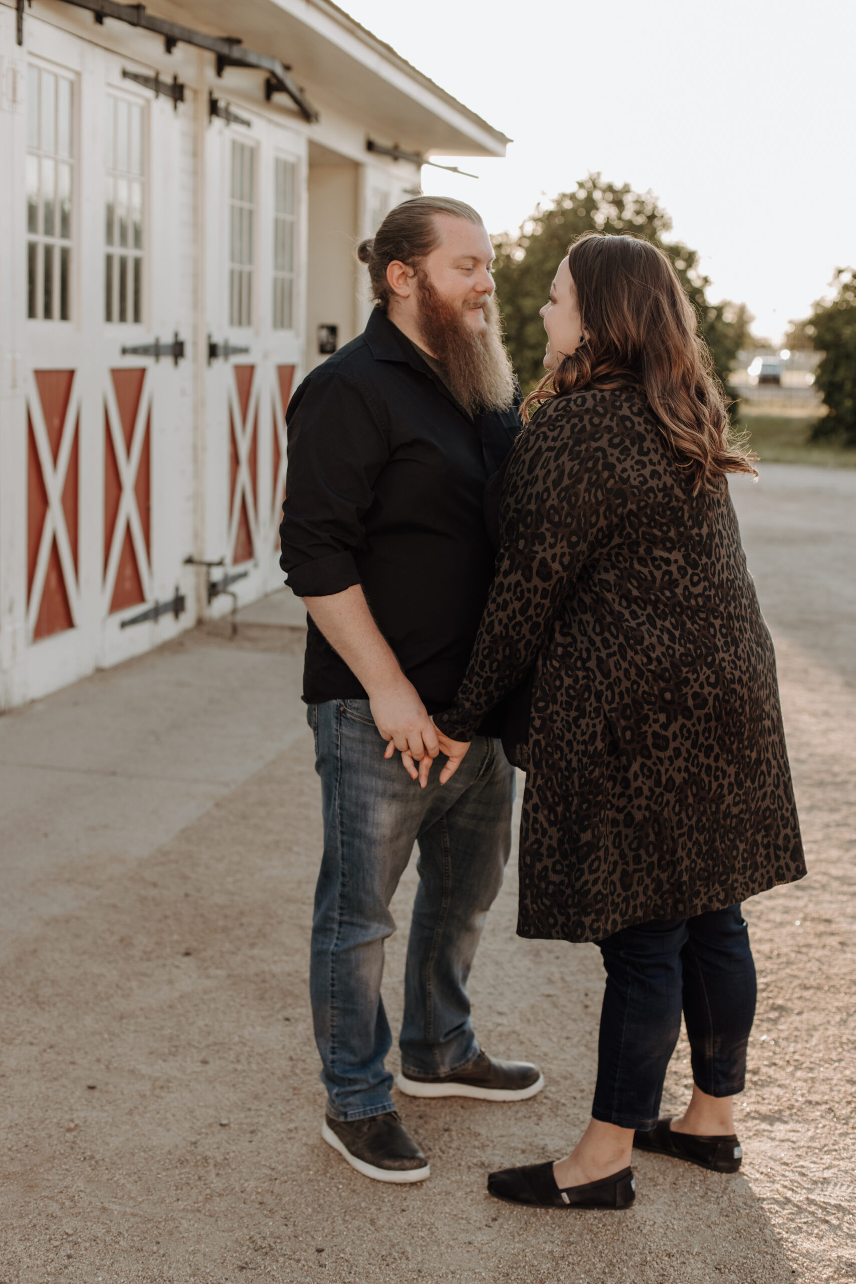 Plus Size Engagement | Victorian Vibe Engagement Session | Megan Decker Photography | Pretty Pear Bride