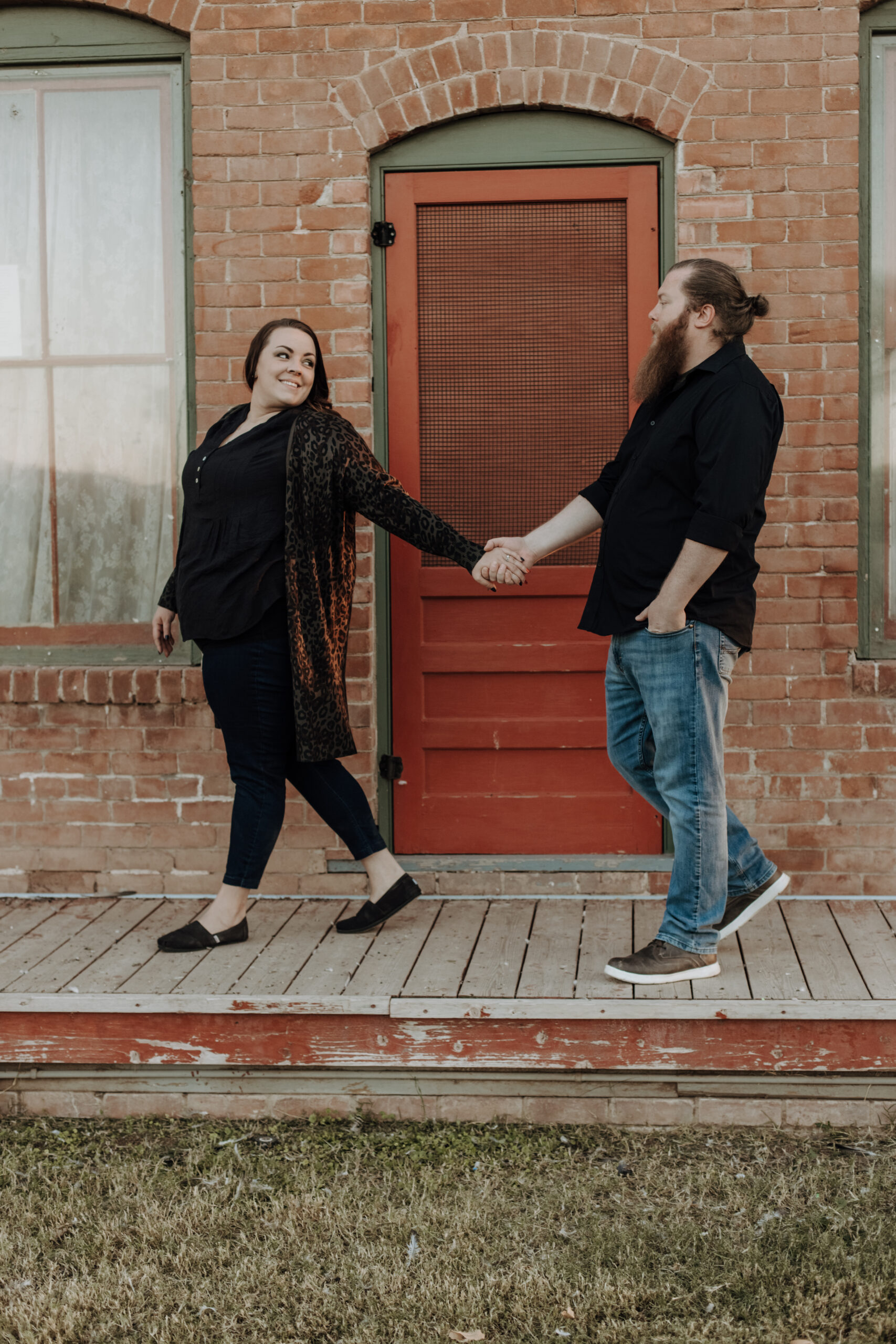 Plus Size Engagement | Victorian Vibe Engagement Session | Megan Decker Photography | Pretty Pear Bride